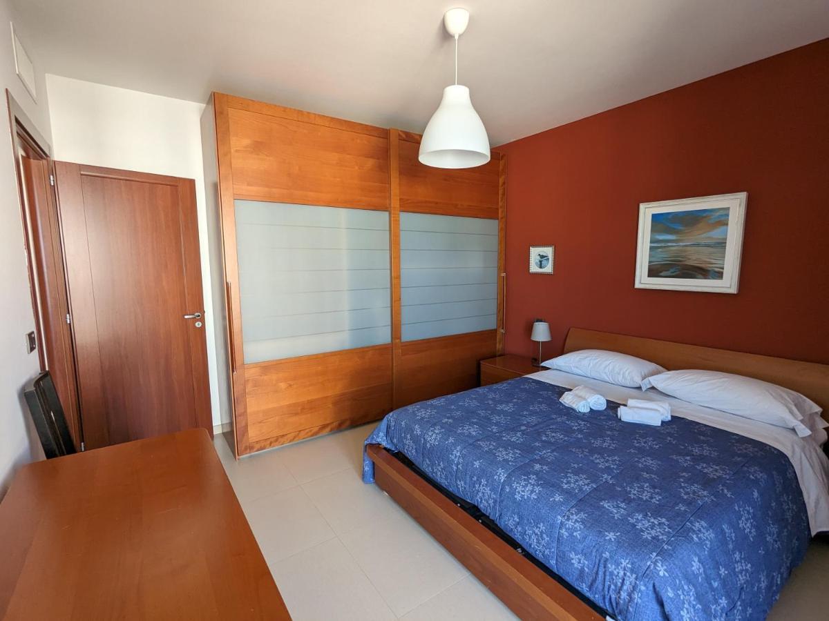 La Casa Dei Due Mari - Large Apartment With Parking タラント エクステリア 写真