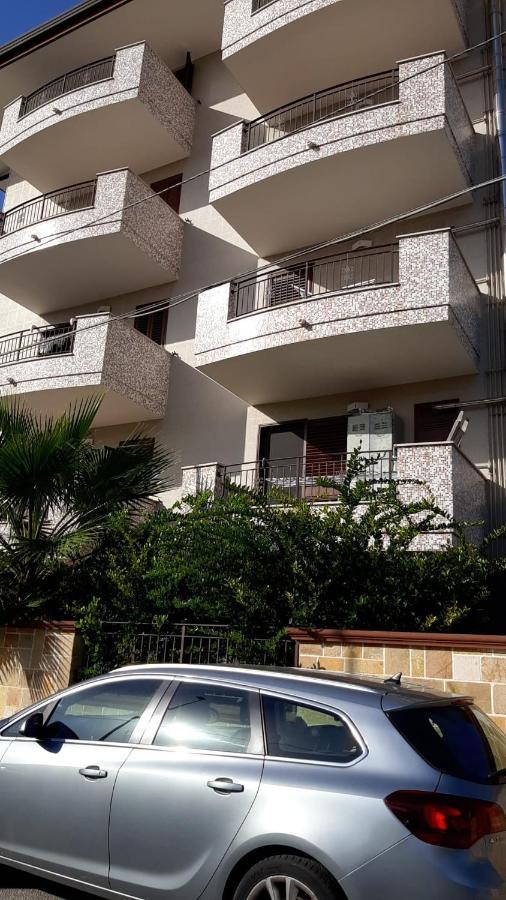 La Casa Dei Due Mari - Large Apartment With Parking タラント エクステリア 写真