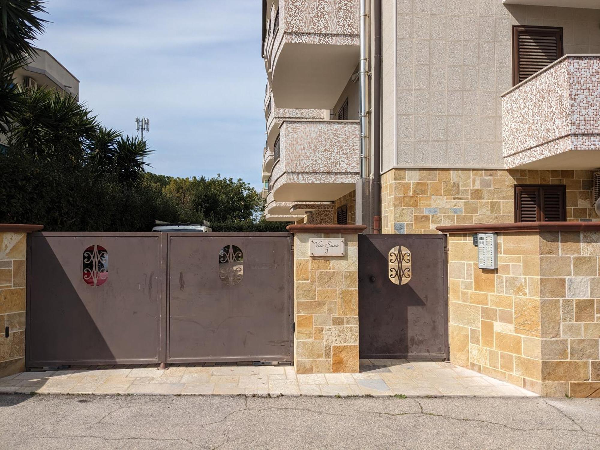 La Casa Dei Due Mari - Large Apartment With Parking タラント エクステリア 写真
